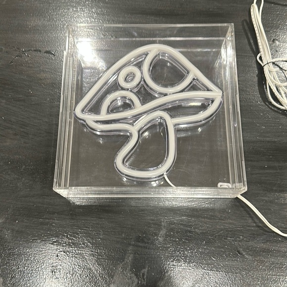 Neon Mushroom Light Decor - Picture 5 of 5